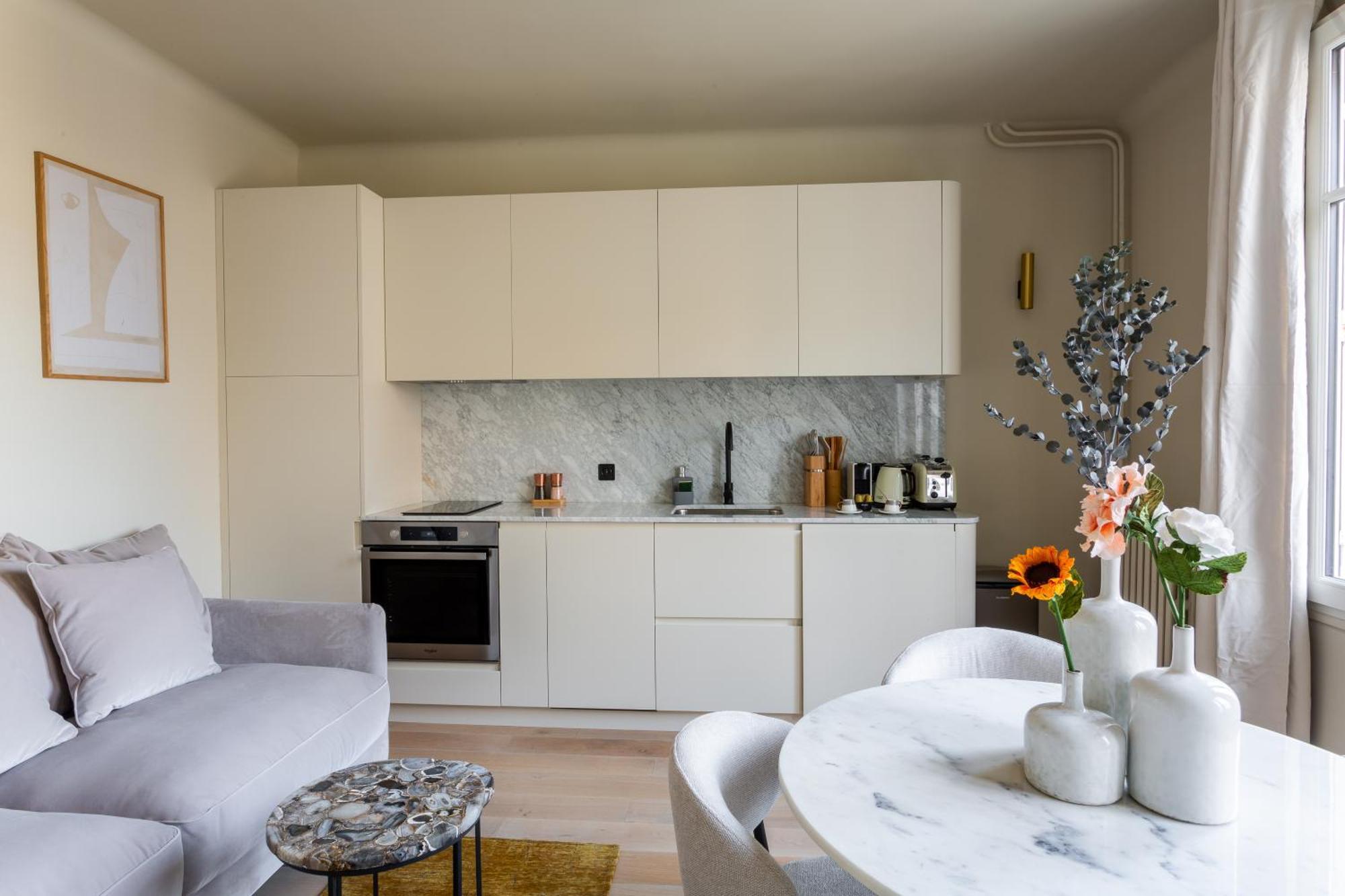 The Carla Suite Eiffel Tower View Paris Exterior photo