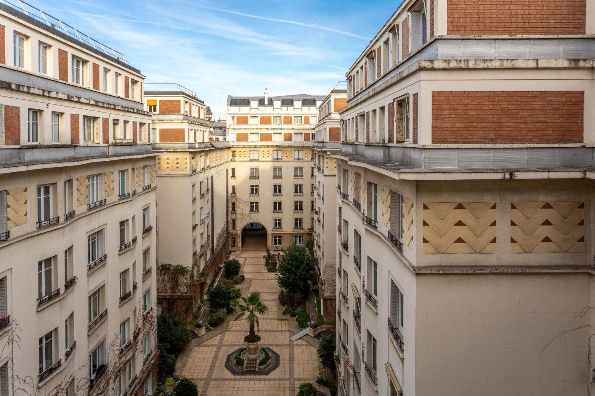 The Carla Suite Eiffel Tower View Paris Exterior photo