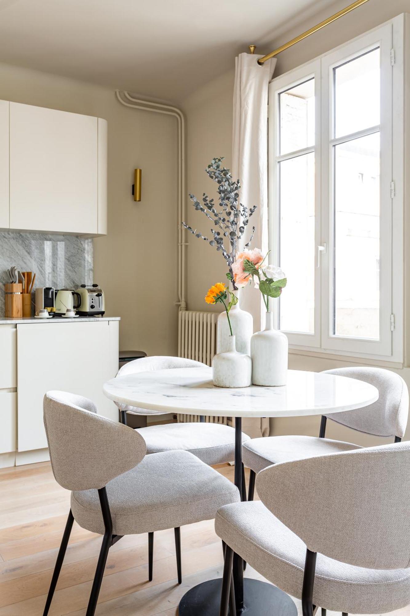 The Carla Suite Eiffel Tower View Paris Exterior photo